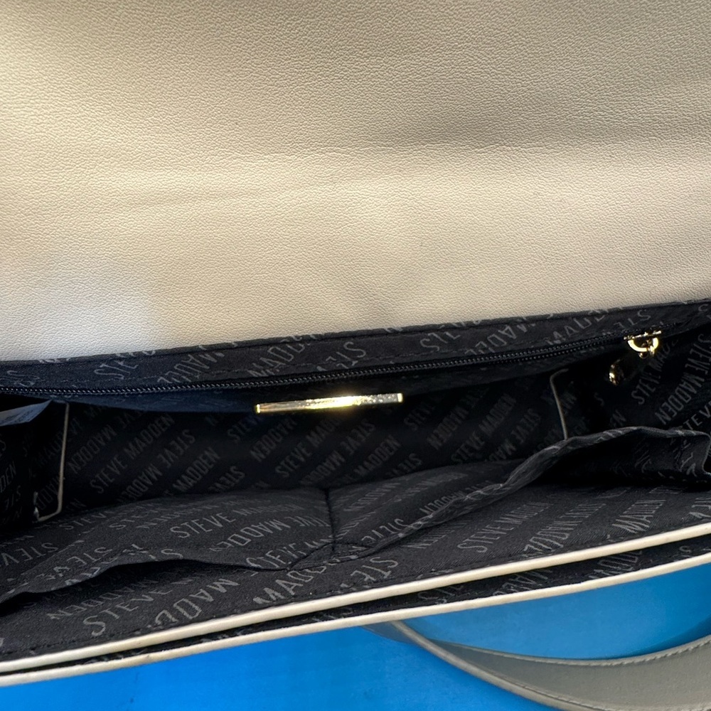 Steve Madden Cream Crossbody Bag - Picture 5 of 6